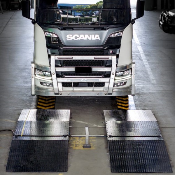 Advanced AI Tire Tread Scanner: The Ultimate Fleet Inspection Solution